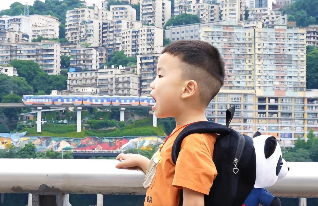 吃輕軌打卡點 Eating the Monorail Photo spot