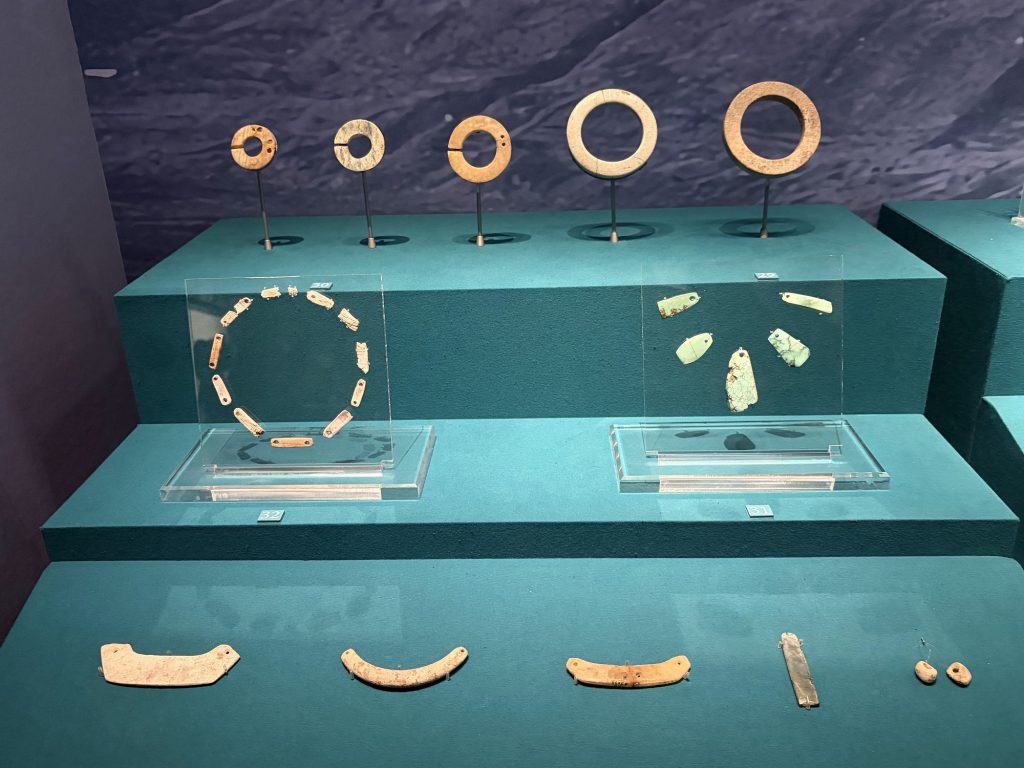 新石器時代的個人裝飾品 Neolithic personal ornaments