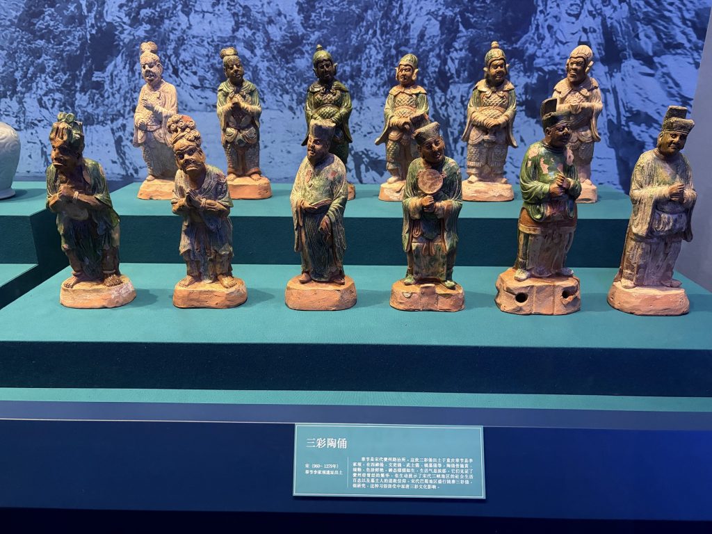 宋代的彩陶俑 Song dynasty painted pottery figurines