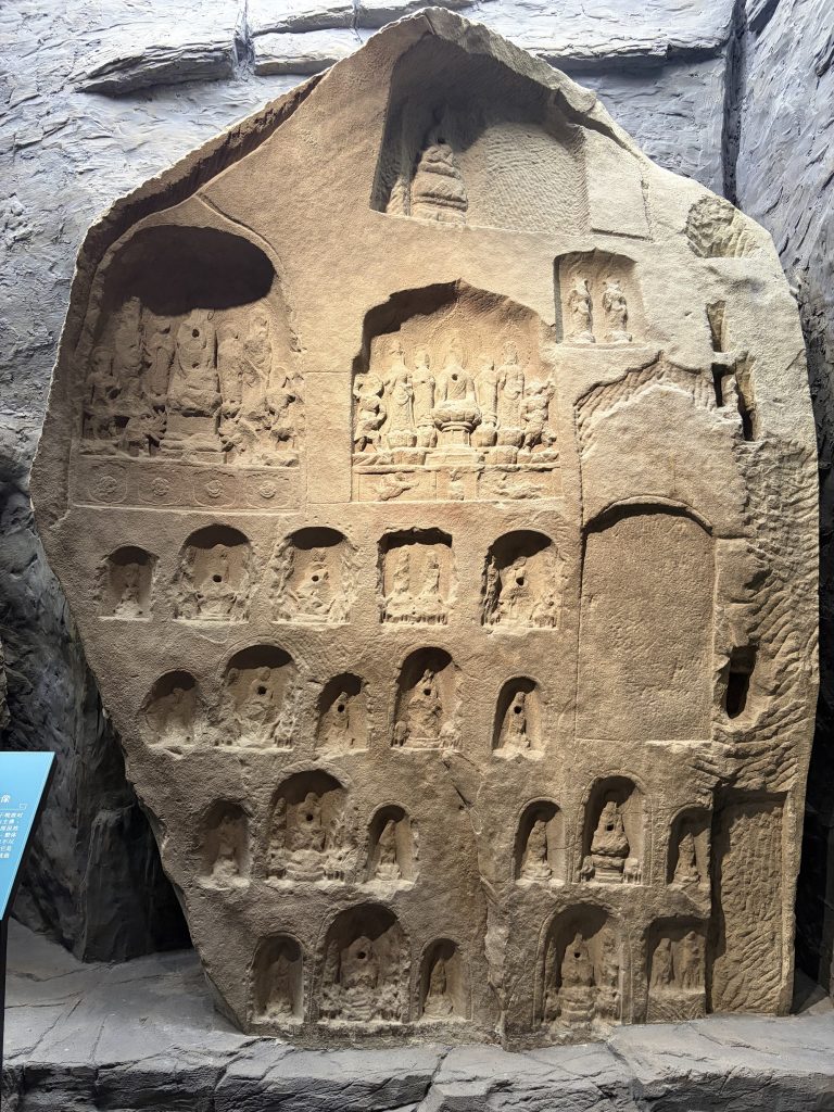唐代的摩崖石造像 Tang dynasty cliffside stone statues