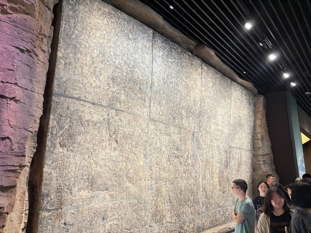宋代摩崖石刻 Song dynasty cliffside inscriptions