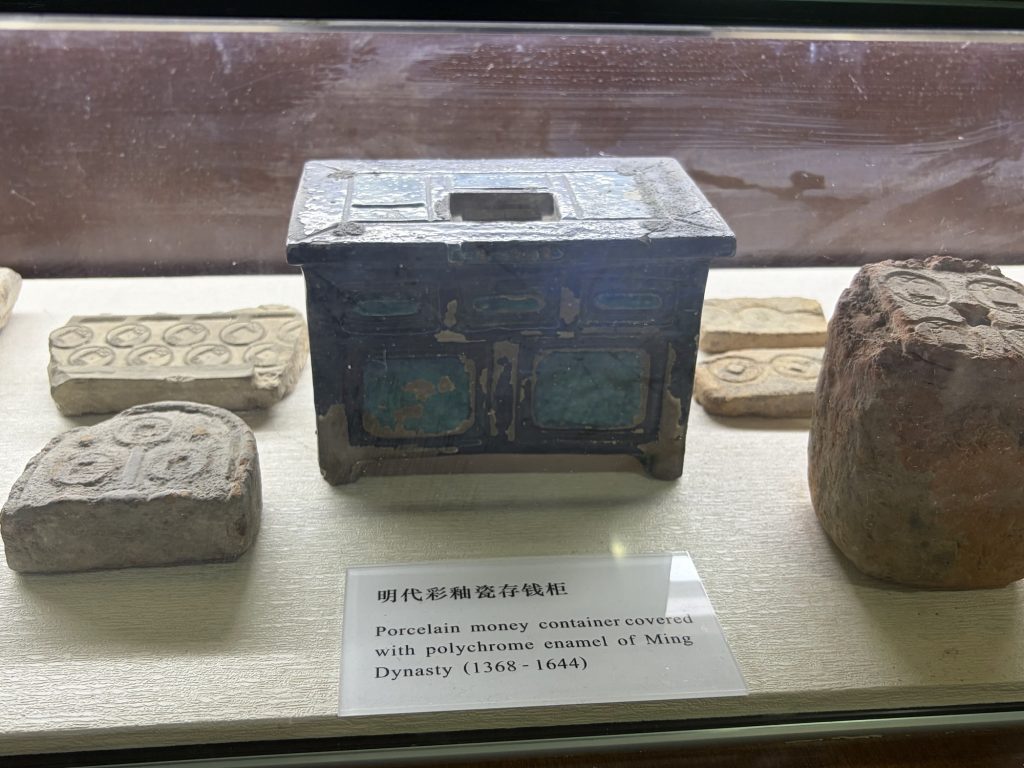 明朝時期的存錢罐 Ming dynasty money jar