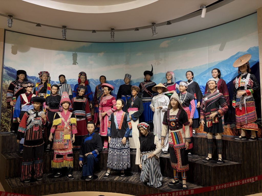 西南民族民俗風情展廳的人像模型 Human figure models in the Southwest Ethnic Folk Customs exhibit