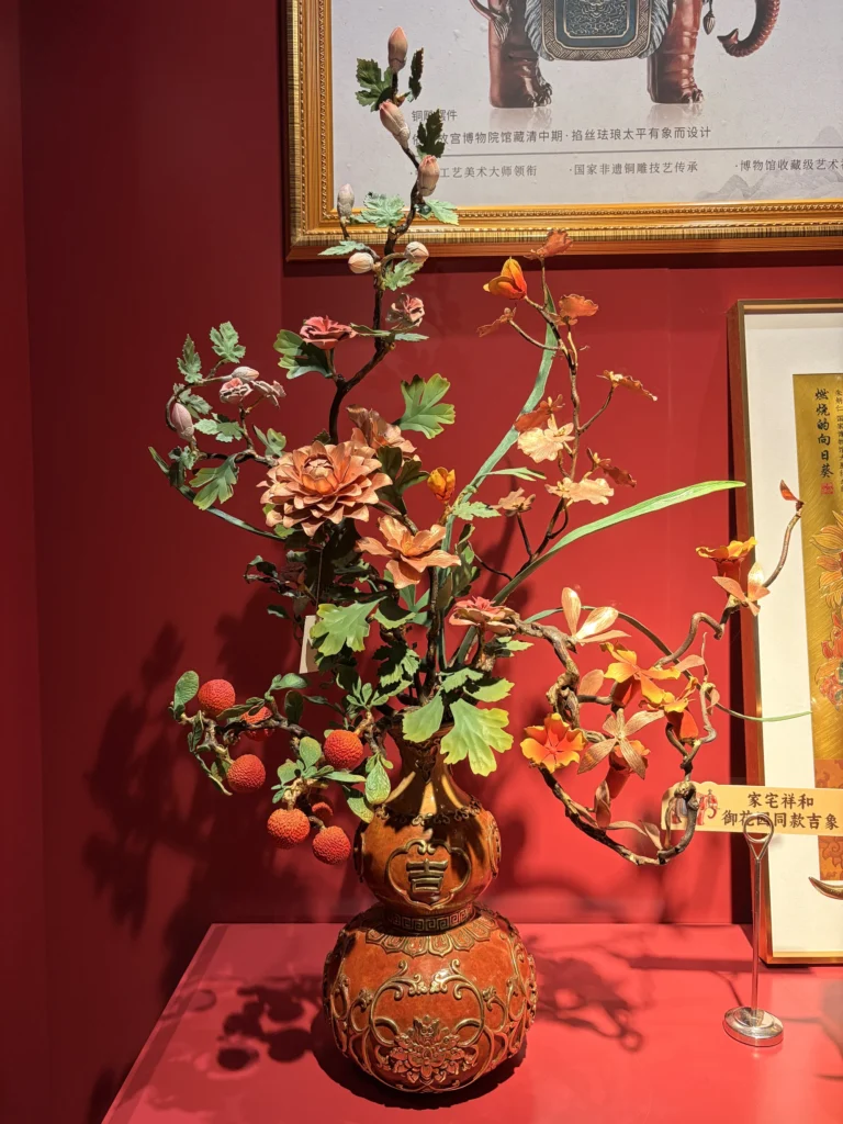 銅插花和花瓶 Bronze Flower Arrangement and Vase