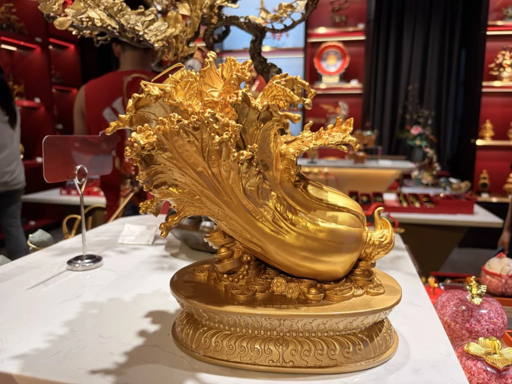 銅白菜 Bronze Cabbage Sculpture