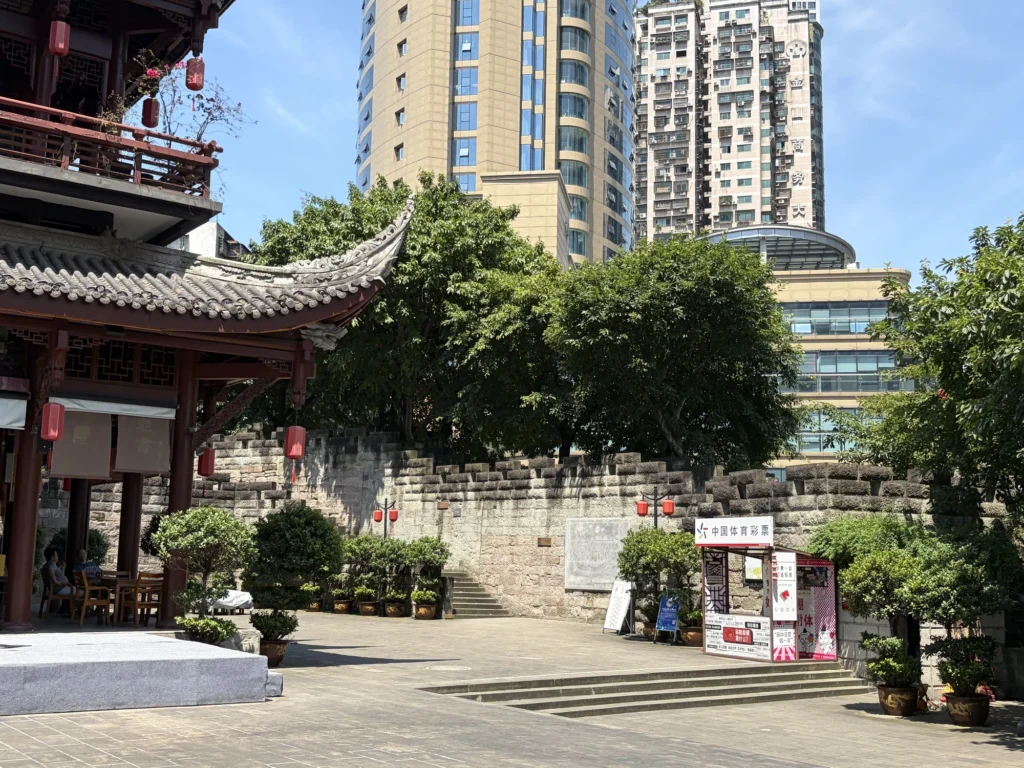 通遠門旁的古城牆 Ancient city wall beside Tongyuan Gate