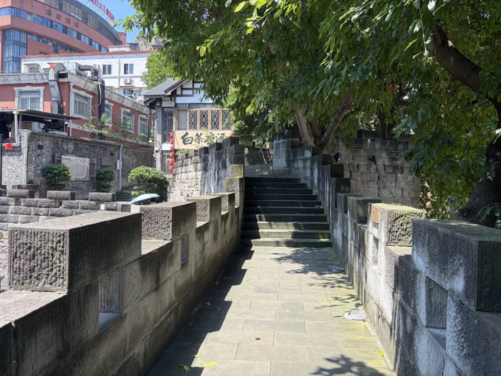通遠門旁的古城牆 Ancient city wall beside Tongyuan Gate