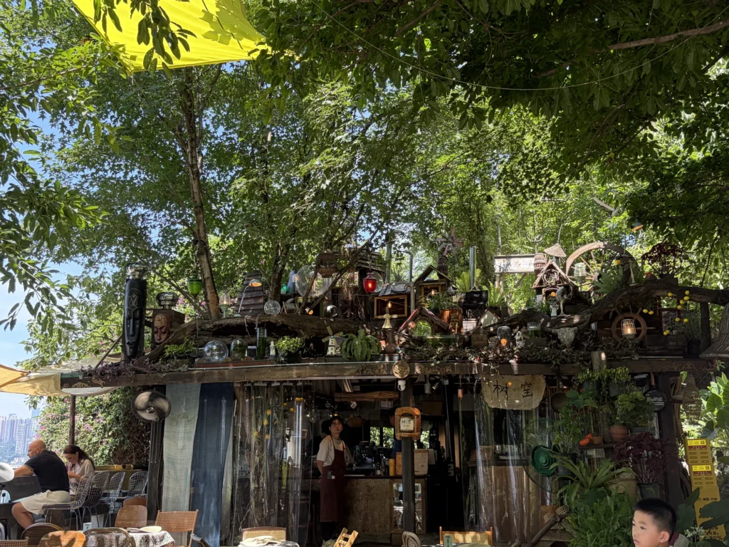 荒野花園裡的小酒館 Bar inside the Wilderness Garden