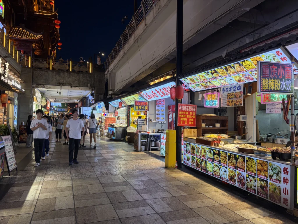 洪崖洞內部美食街 Food Street inside Hongyadong