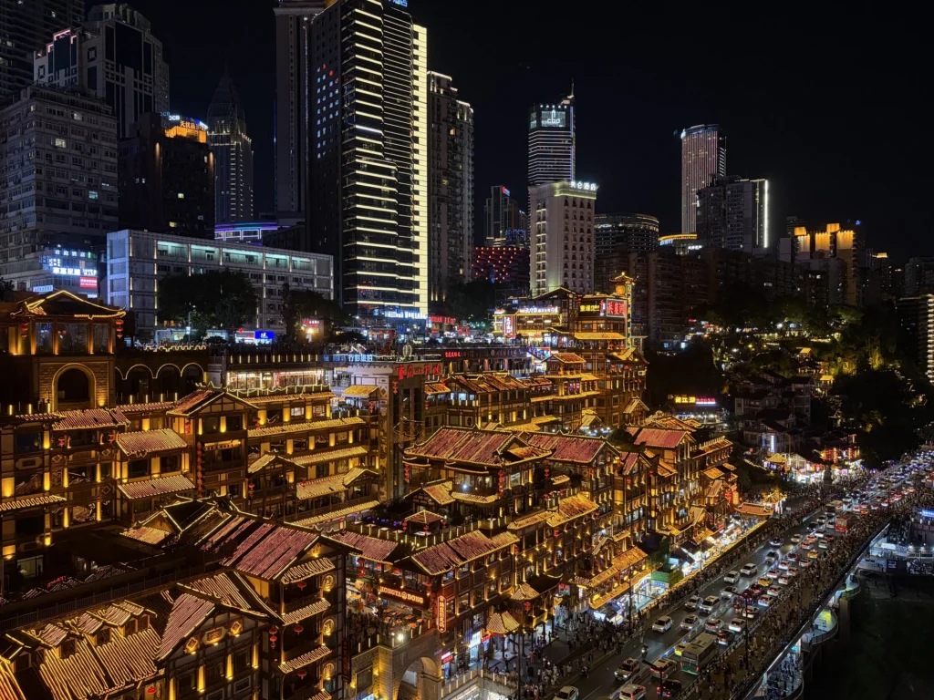 從千廝門大橋拍洪崖洞 View of Hongyadong from Qiansimen Bridge