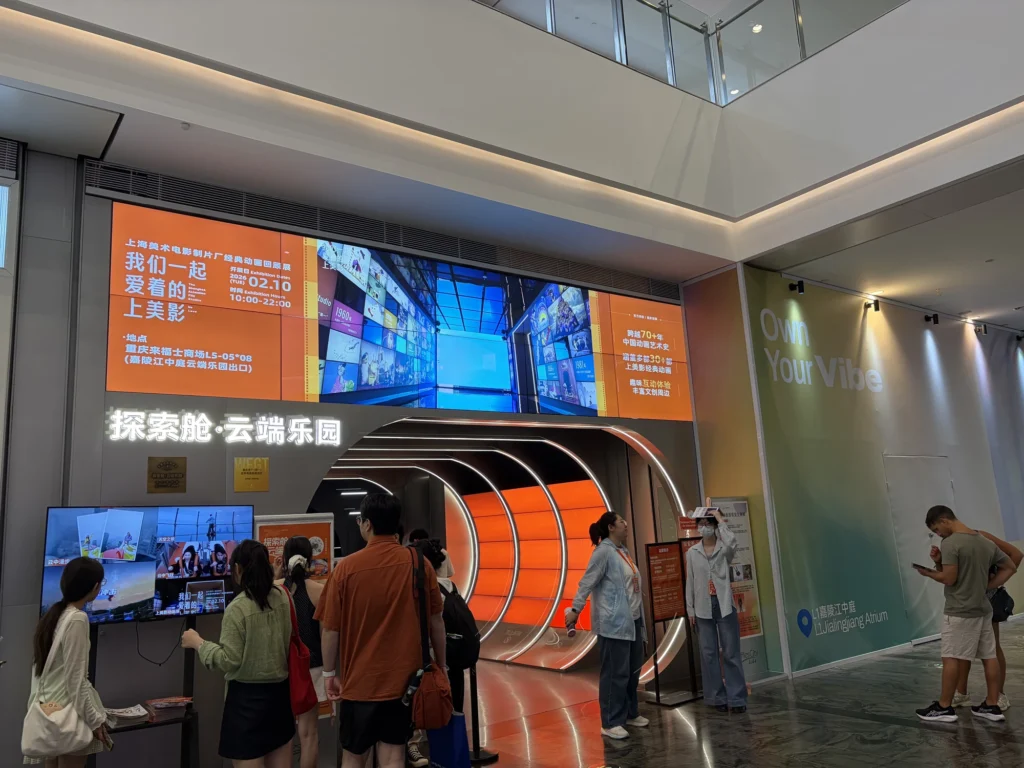 來福士水晶連廊觀景台入口 Entrance to the Raffles City Chongqing Crystal Skybridge observation deck