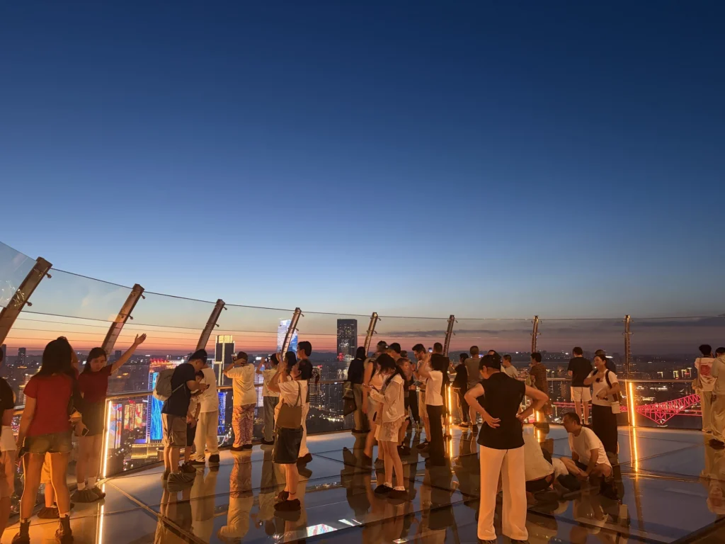 來福士玻璃懸空觀景台 Raffles City Chongqing glass-bottom sky deck