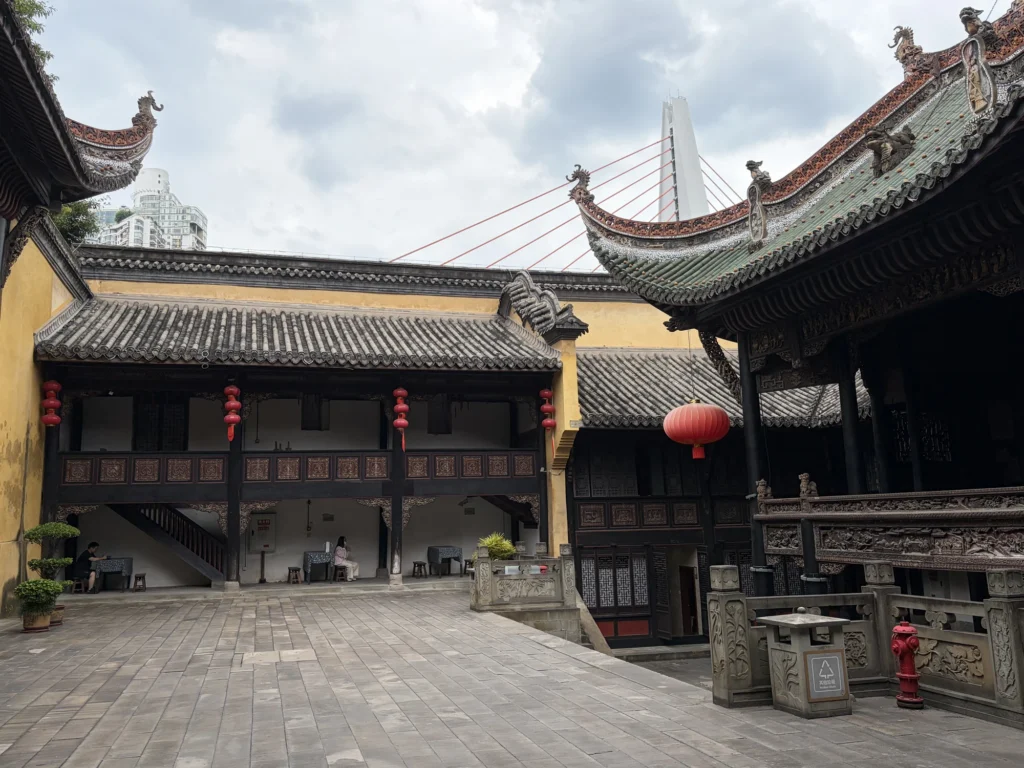 廣東公所的露天院子 Open-Air Courtyard of Guangdong Guild Hall