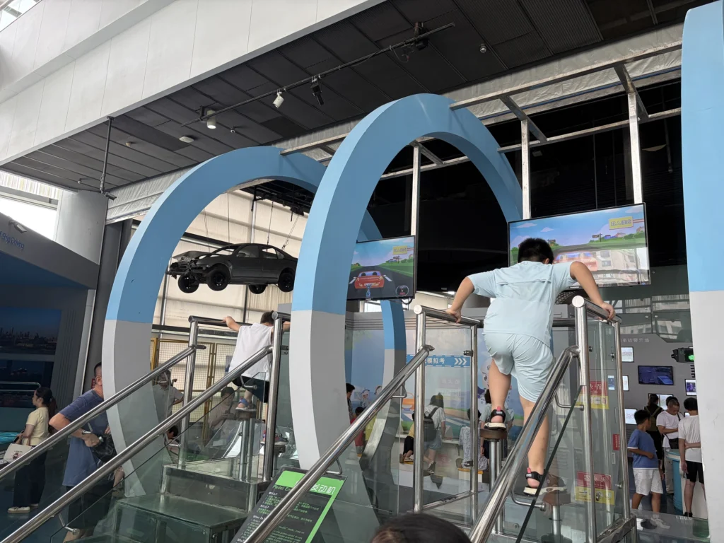 汽車傳動互動裝置 Automotive Drivetrain Interactive Exhibit