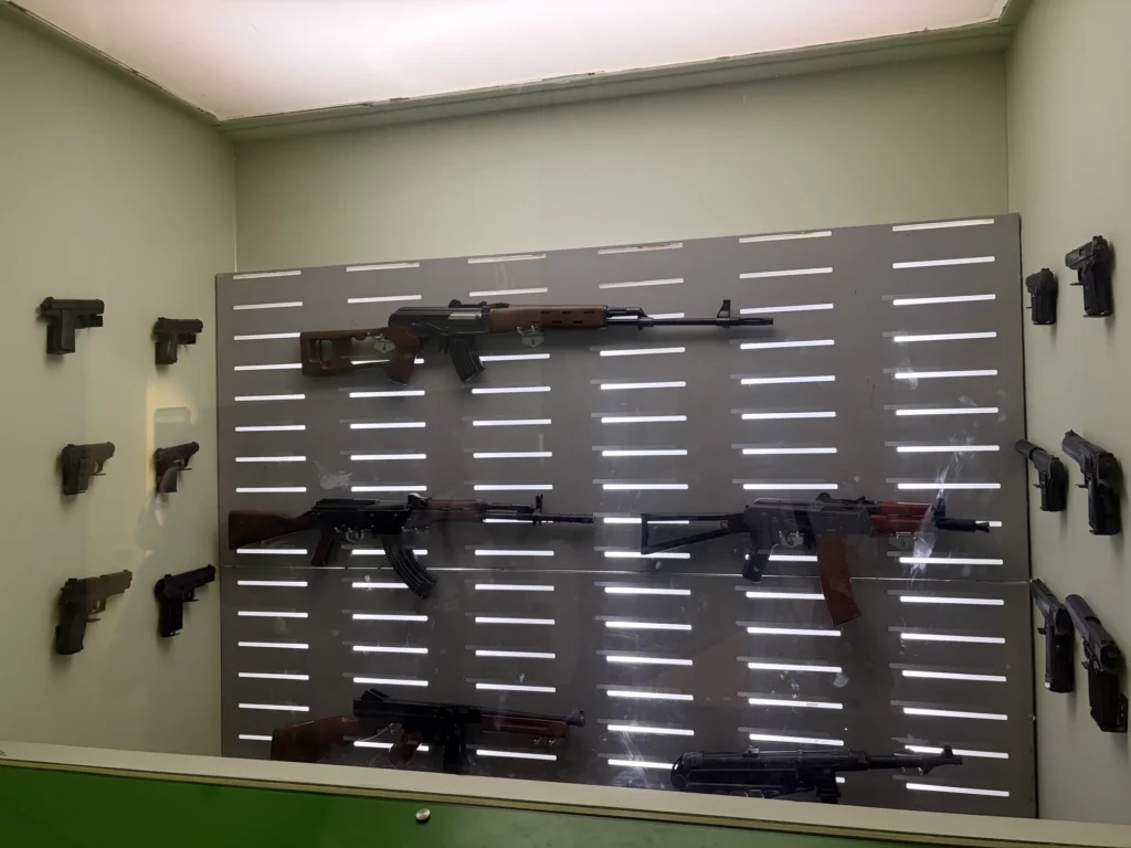 槍械 Firearms