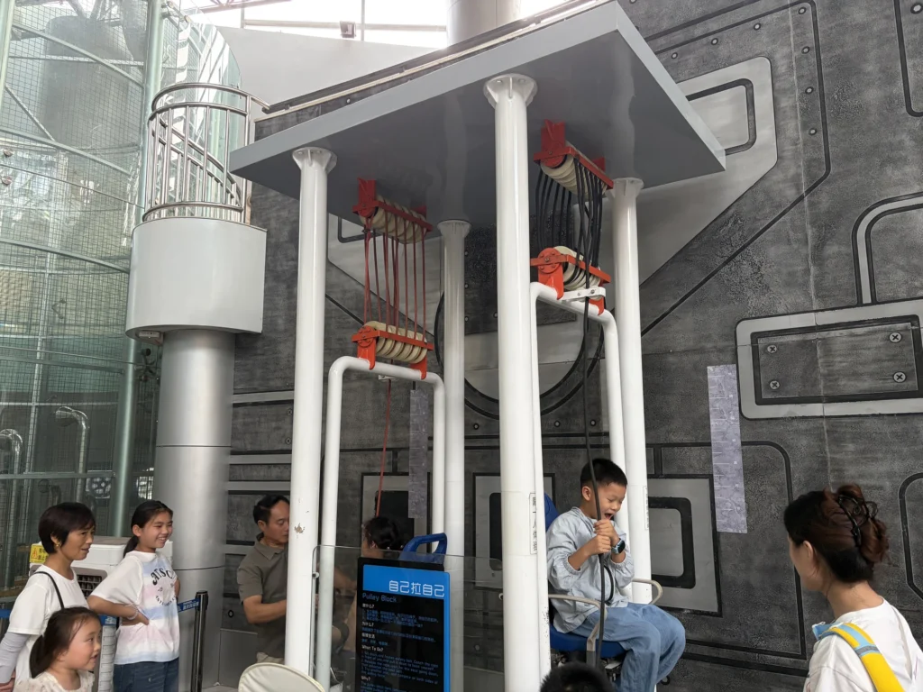 自己拉自己實驗裝置 “Pull Yourself Up” Interactive Exhibit