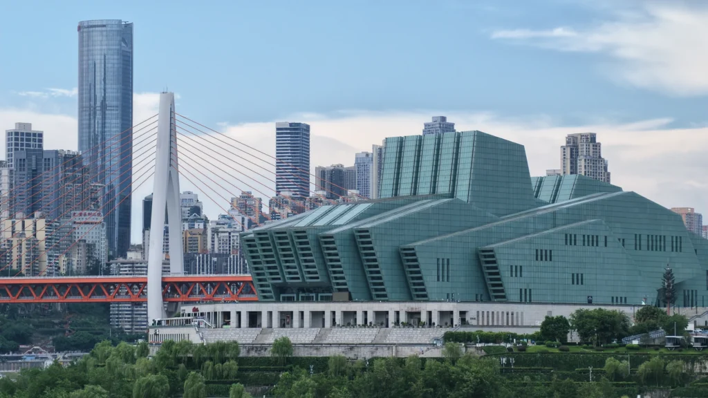 白天的重慶大劇院 Chongqing Grand Theatre during the day