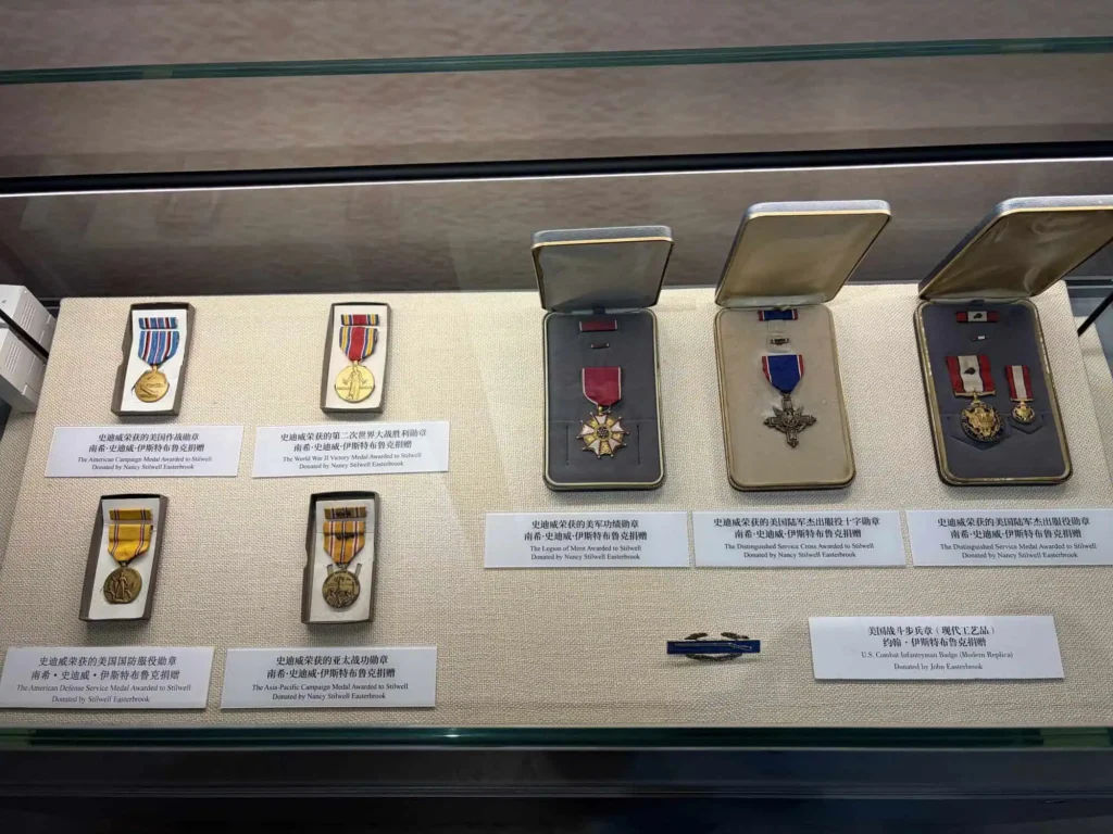 Medals of Honor Awarded to General Stilwell | 史迪威榮獲的榮譽勳章