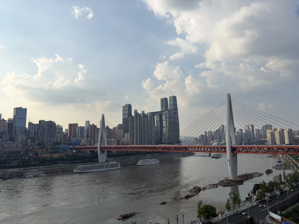Daytime View Approaching the Yangtze River Cableway South Station 接近長江索道南站時拍攝的白天景色