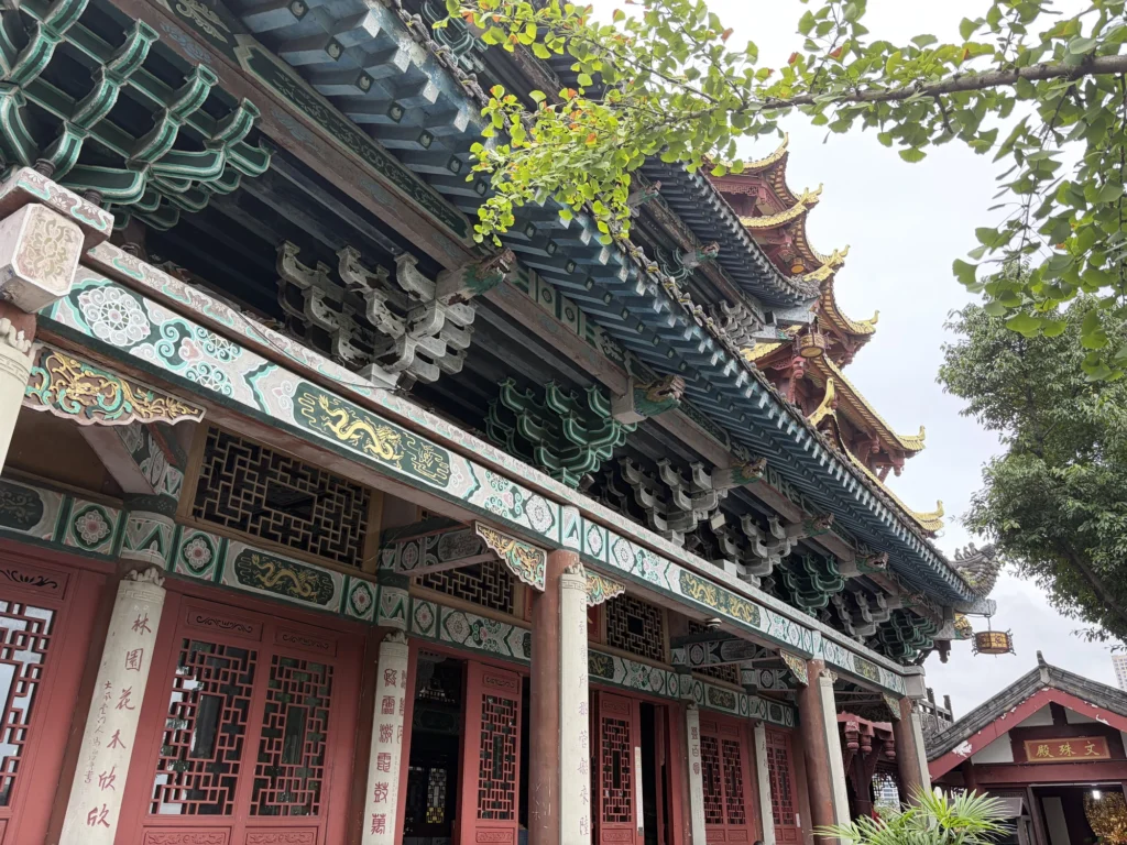 Inside of Baolun Temple 寶輪寺內部